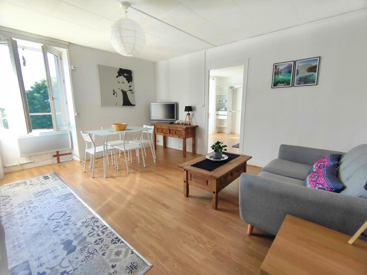 Number 22 - Le Dorat - Apartment 4 With Garden & Free Parking Zewnętrze zdjęcie